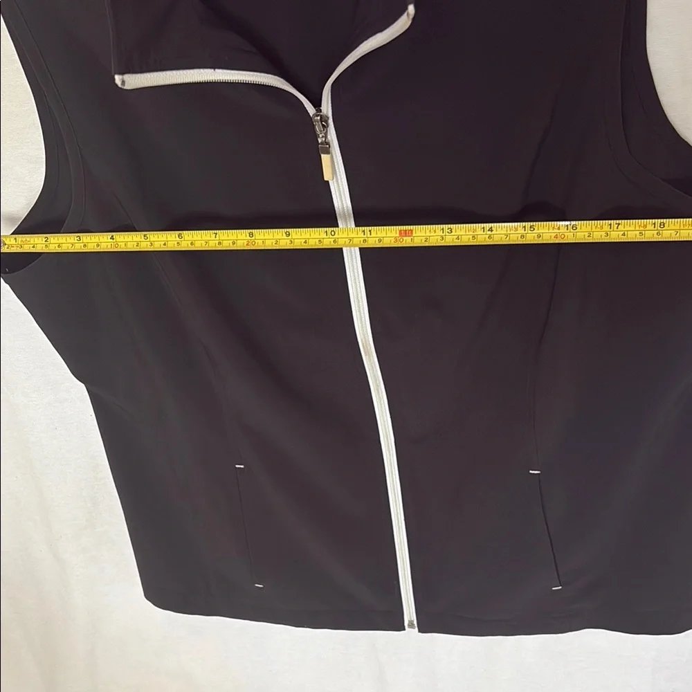 Weekends by Chicos Black Lightweight Athleisure Vest - Size 2.0 - Picture 9 of 10
